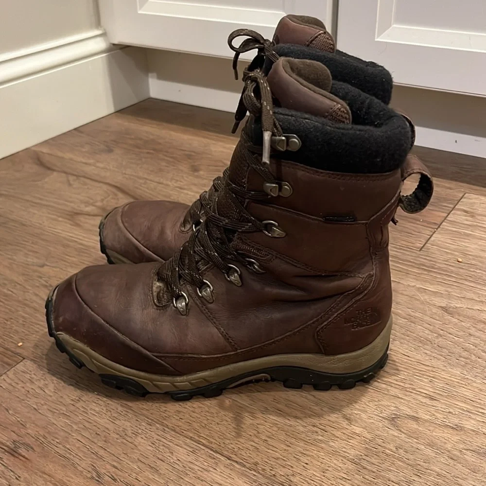 THE NORTH FACE | Chilkat leather insulated waterproof tall boot, size 8